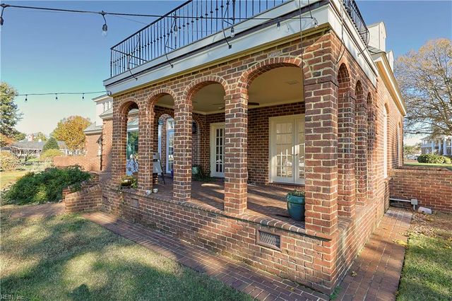 4 Cedar Point DR, Hampton, VA 23669