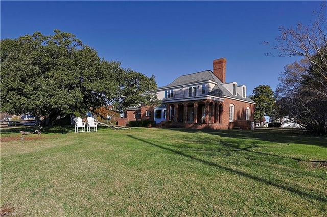 4 Cedar Point DR, Hampton, VA 23669