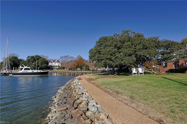 4 Cedar Point DR, Hampton, VA 23669