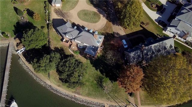 4 Cedar Point DR, Hampton, VA 23669