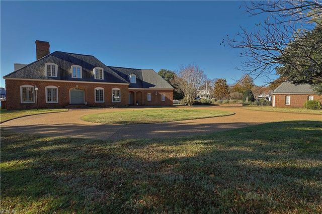 4 Cedar Point DR, Hampton, VA 23669