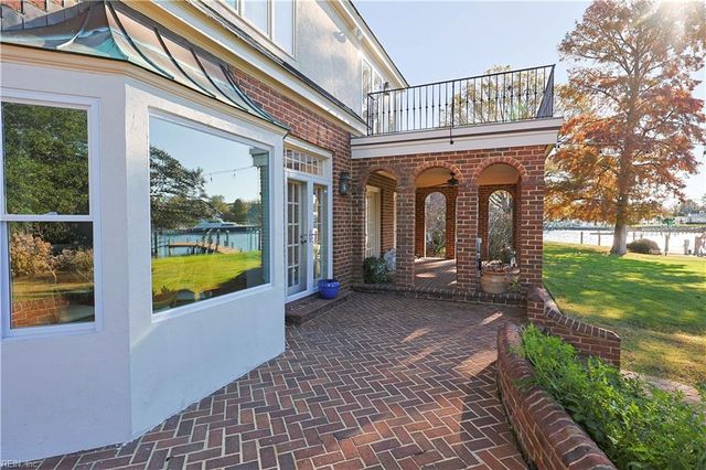 4 Cedar Point DR, Hampton, VA 23669