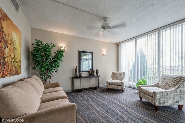8801 W Golf Road 5B, Niles, IL 60714