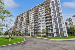 8801 W Golf Road 5B, Niles, IL 60714