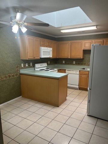 831 Parkside Drive, Cedar Hill, TX 75104