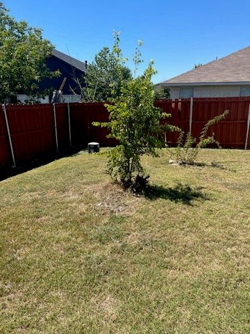 831 Parkside Drive, Cedar Hill, TX 75104