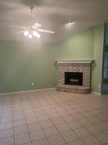 831 Parkside Drive, Cedar Hill, TX 75104