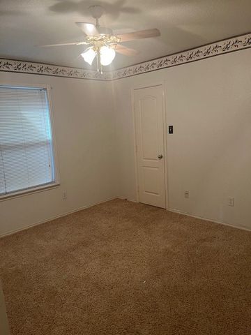 831 Parkside Drive, Cedar Hill, TX 75104