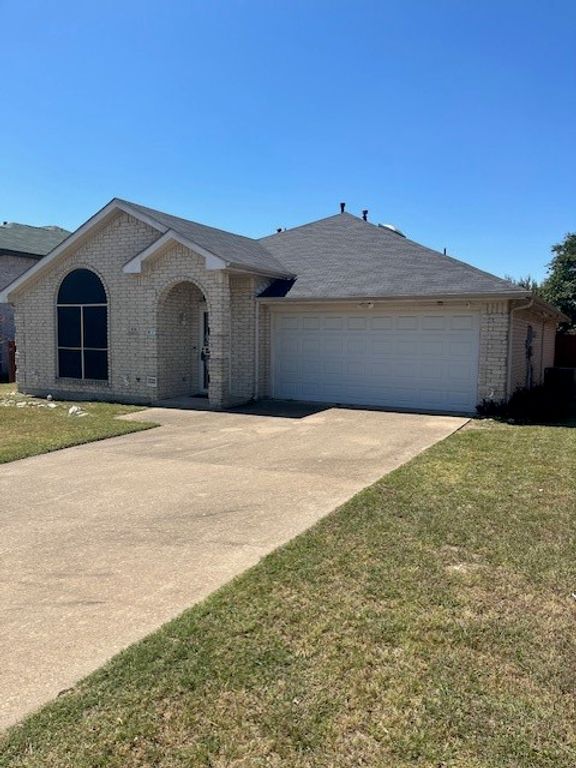 831 Parkside Drive, Cedar Hill, TX 75104