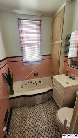 3604 N 42nd Street, Omaha, NE 68111