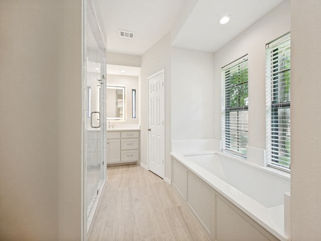 437 Heneretta Drive, Hurst, TX 76054