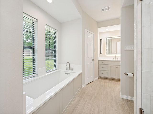 437 Heneretta Drive, Hurst, TX 76054