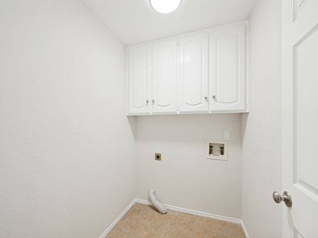 437 Heneretta Drive, Hurst, TX 76054