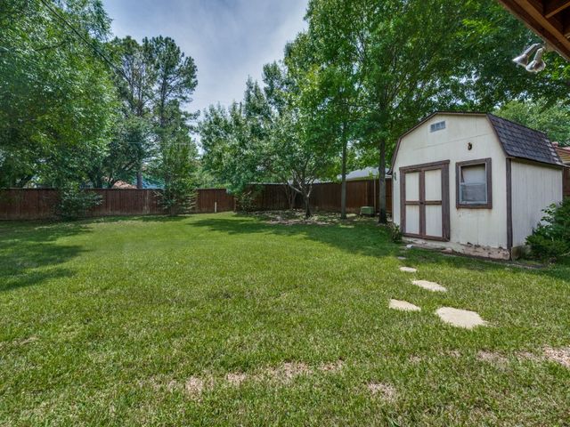 437 Heneretta Drive, Hurst, TX 76054