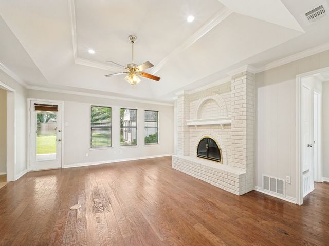 437 Heneretta Drive, Hurst, TX 76054