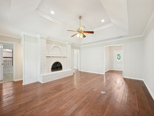 437 Heneretta Drive, Hurst, TX 76054