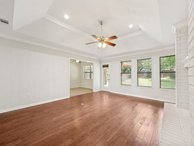 437 Heneretta Drive, Hurst, TX 76054