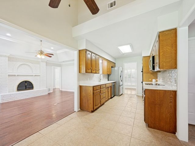 437 Heneretta Drive, Hurst, TX 76054