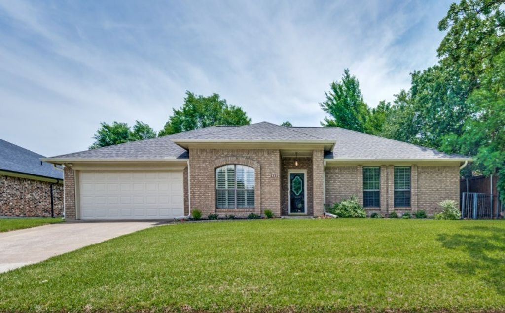 437 Heneretta Drive, Hurst, TX 76054