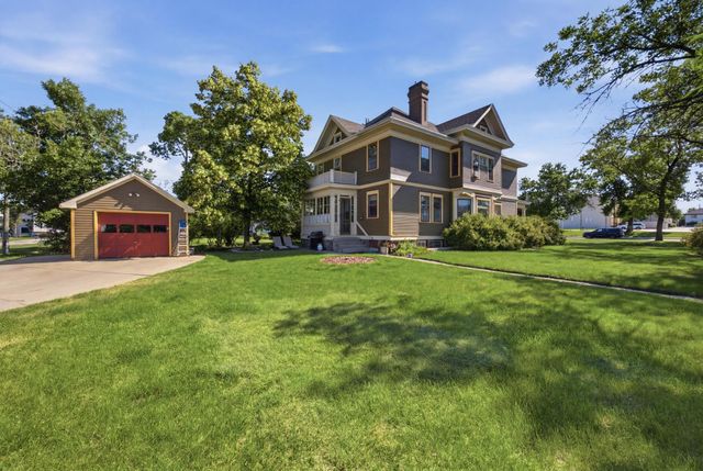 520 2nd Avenue SE, Jamestown, ND 58401