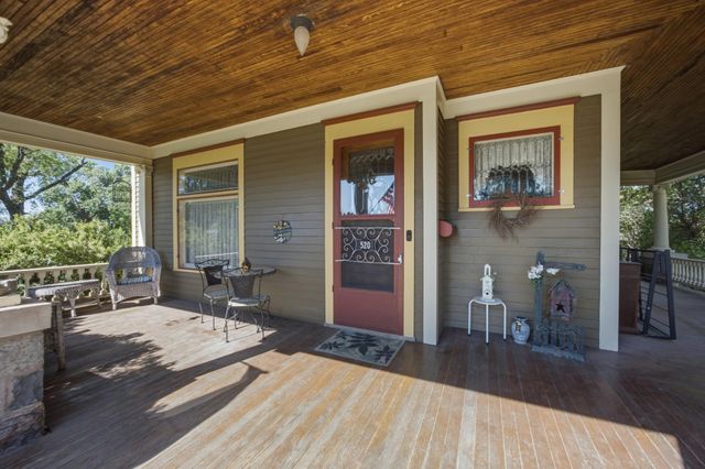 520 2nd Avenue SE, Jamestown, ND 58401