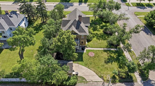 520 2nd Avenue SE, Jamestown, ND 58401