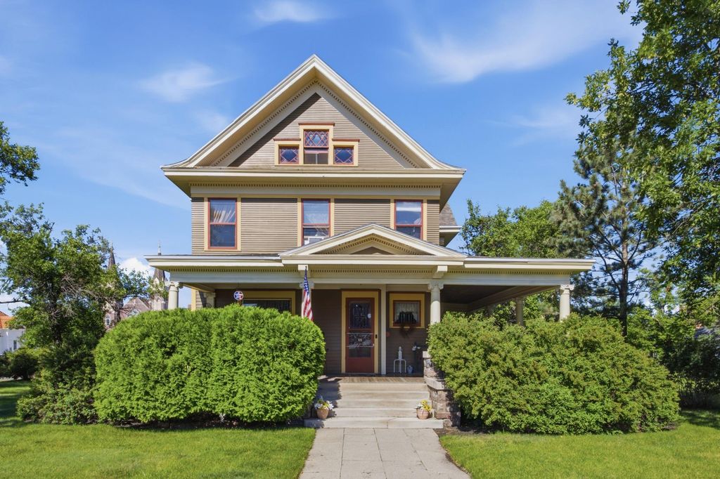 520 2nd Avenue SE, Jamestown, ND 58401