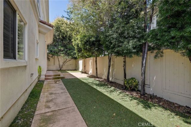 1819 Speyer Lane B, Redondo Beach, CA 90278