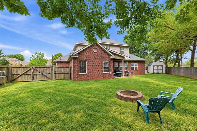 1638 Greystone Place, Springdale, AR 72762