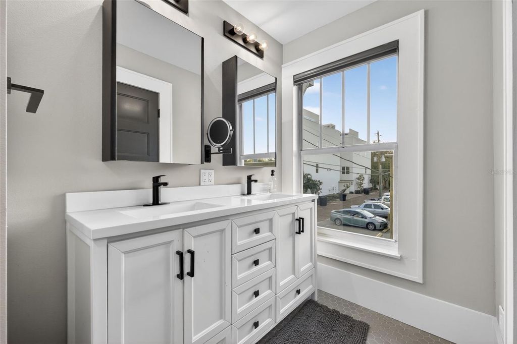 Image 39 of property listing at 534 1ST STREET N, St Petersburg, FL 33701