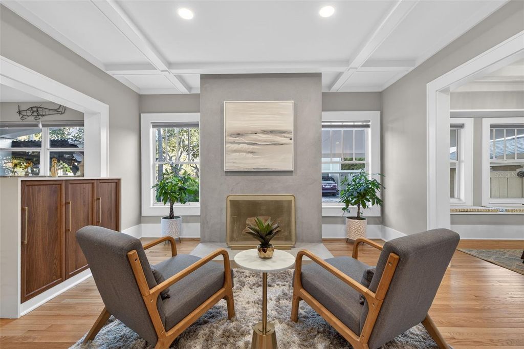 Image 10 of property listing at 534 1ST STREET N, St Petersburg, FL 33701