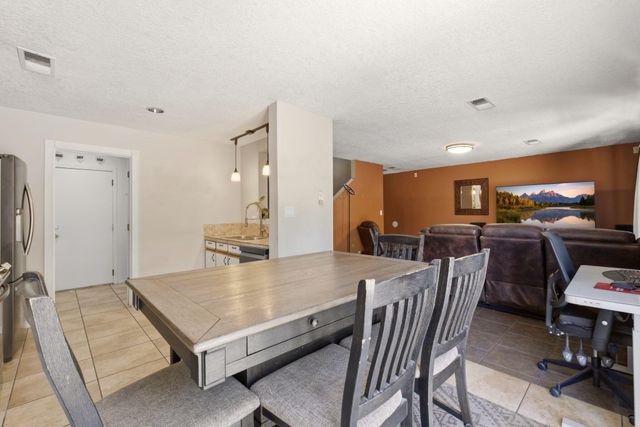 6319 Bisbee Place NW, Albuquerque, NM 87114