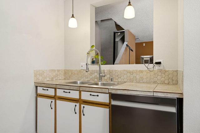 6319 Bisbee Place NW, Albuquerque, NM 87114
