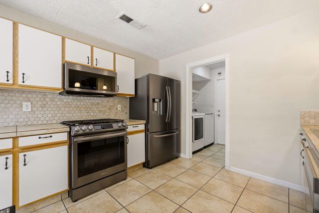 6319 Bisbee Place NW, Albuquerque, NM 87114