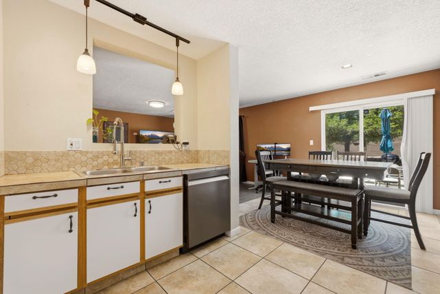 6319 Bisbee Place NW, Albuquerque, NM 87114