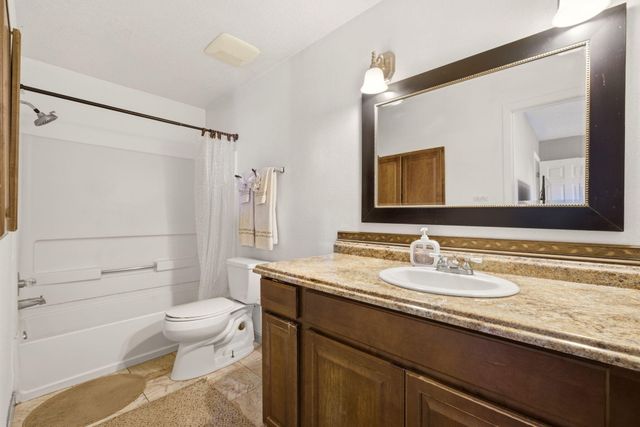 6319 Bisbee Place NW, Albuquerque, NM 87114