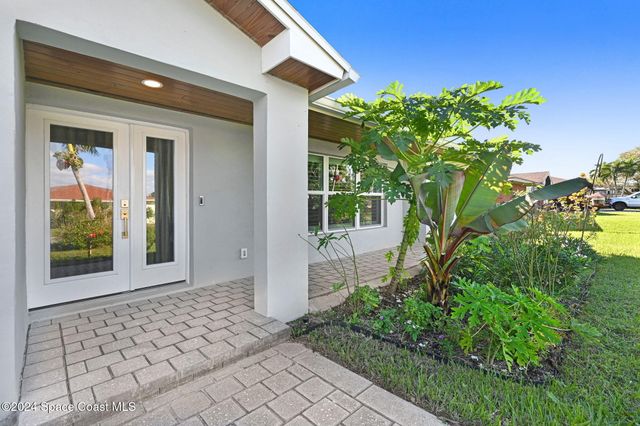 379 Hiawatha Way, Melbourne Beach, FL 32951