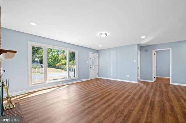 17502 YORK RD, Hagerstown, MD 21740