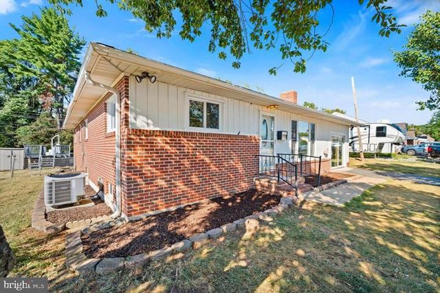 17502 YORK RD, Hagerstown, MD 21740