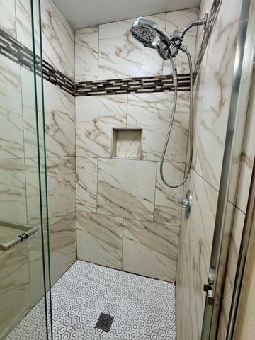 E 319 Hazel ST, Covington, VA 24426