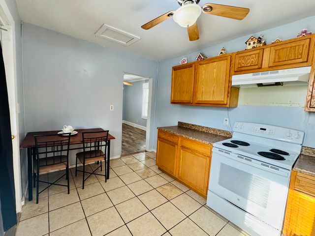 E 319 Hazel ST, Covington, VA 24426