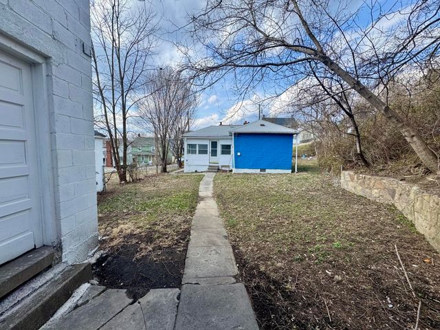 E 319 Hazel ST, Covington, VA 24426