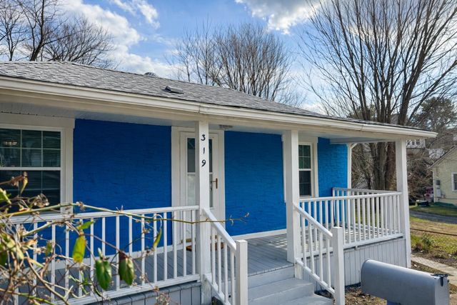 E 319 Hazel ST, Covington, VA 24426