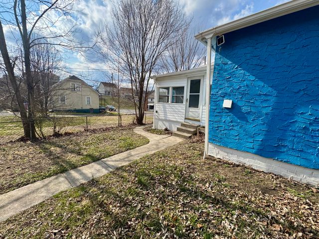 E 319 Hazel ST, Covington, VA 24426