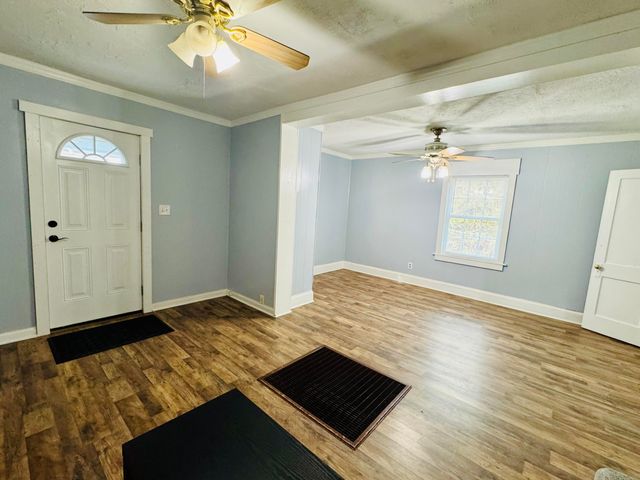 E 319 Hazel ST, Covington, VA 24426