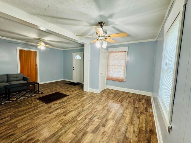 E 319 Hazel ST, Covington, VA 24426