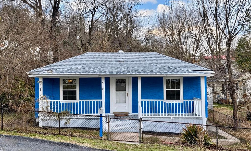 E 319 Hazel ST, Covington, VA 24426