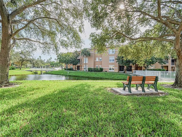 5060 Fairways Circle F101, Vero Beach, FL 32967