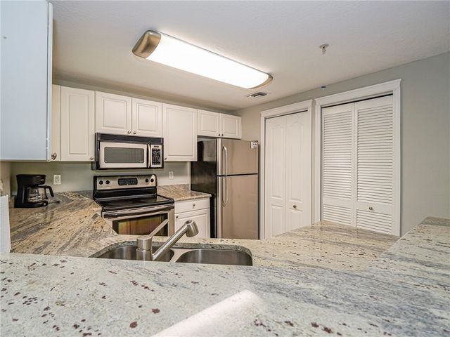 5060 Fairways Circle F101, Vero Beach, FL 32967