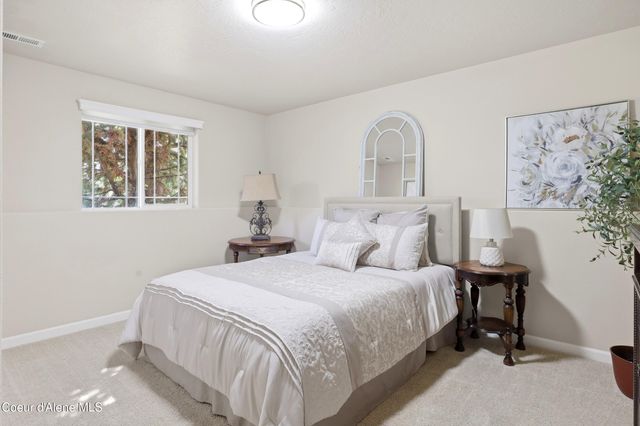 1484 E Bobwhite Ln, Post Falls, ID 83854
